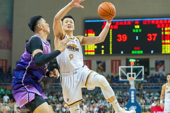 冲刺阶段CBA常规赛传出新动向，孟菲斯灰熊临场应变，管理层表态——质疑声仍在，团队化学反应显著的简单介绍-爱游戏官方网站