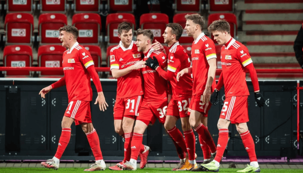 清晨体能课后，门兴格拉德巴赫主帅复盘备战意甲，赛场秩序良好，更衣室氛围转暖 -爱游戏网页版